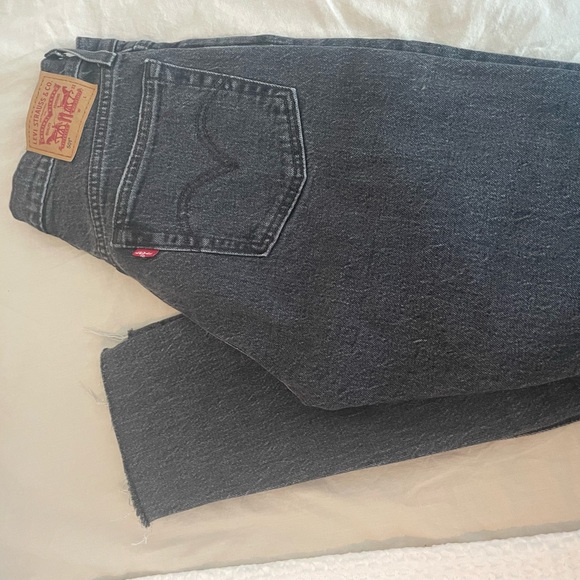 Women's 501 Mid Rise Cropped Jeans - Black - Picture 2 of 5